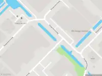 Ambulance met grote spoed naar de Hoogeveenenweg in Nieuwerkerk aan den IJssel