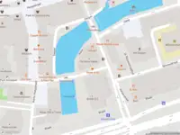 Ambulance met grote spoed naar de Vissersdijk in Rotterdam