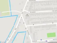 Ambulance met grote spoed naar de Vermaetweg in Pernis Rotterdam