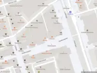 Ambulance met grote spoed naar de Stadhuisplein in Rotterdam