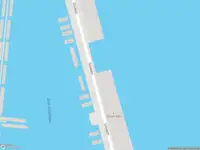 Ambulance met grote spoed naar de Silodam in Amsterdam