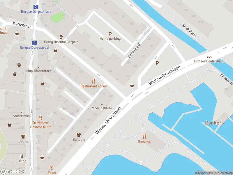 Ambulance met grote spoed naar de Weissenbruchlaan in Rotterdam