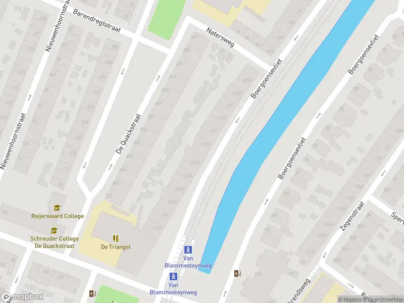 Ambulance met grote spoed naar de Boergoensevliet in Rotterdam