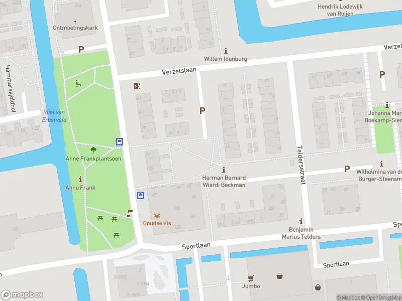 Ambulance met grote spoed naar de Wiardi Beckmanhof in Gouda