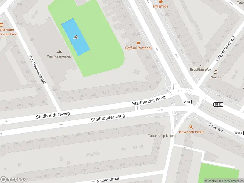 Ambulance met grote spoed naar de Stadhoudersweg in Rotterdam