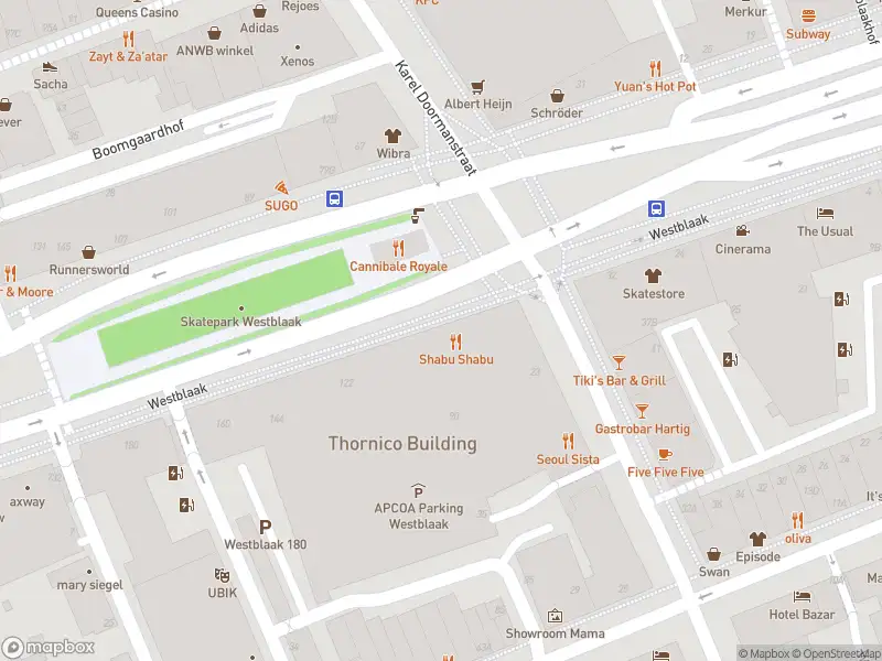 Ambulance met grote spoed naar de Westblaak in Rotterdam