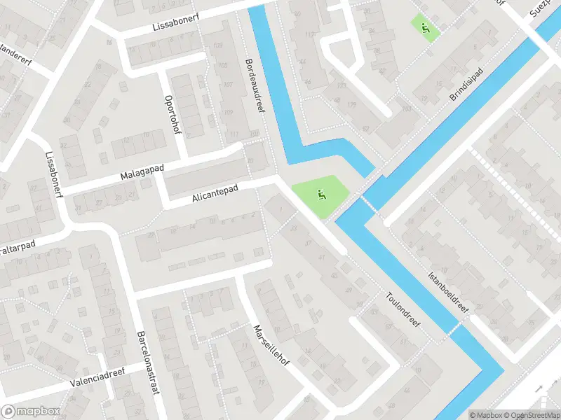 Ambulance met gepaste spoed naar de Toulondreef in Rotterdam