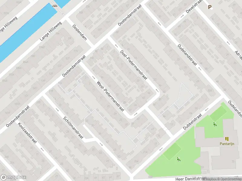 Ambulance met grote spoed naar de West-Pietermanstraat in Rotterdam