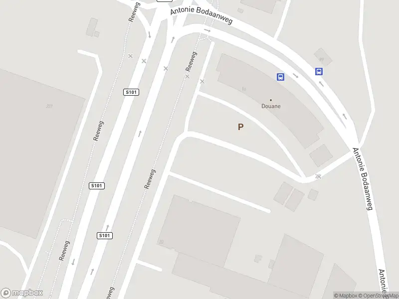 Ambulance met grote spoed naar de Reeweg in Rotterdam