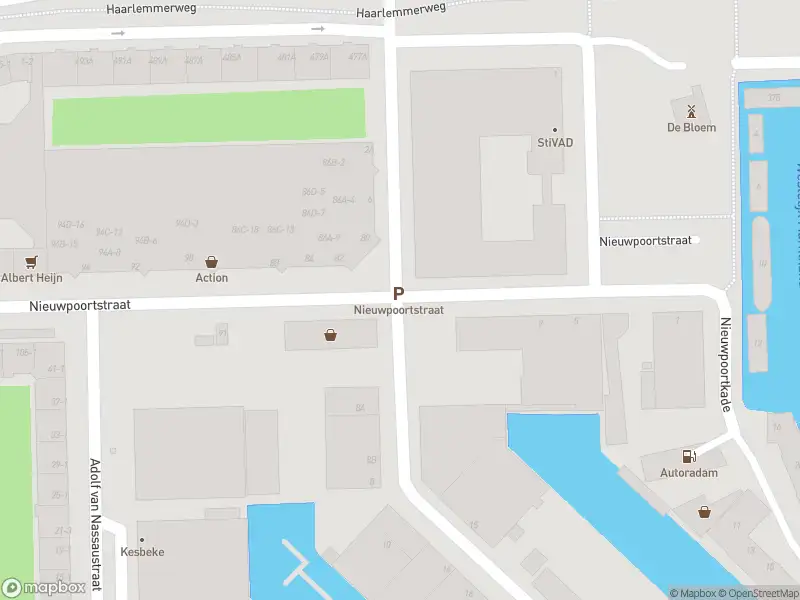 Ambulance met grote spoed naar de Nieuwpoortstraat in Amsterdam