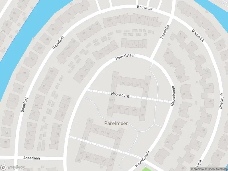 Ambulance met grote spoed naar de Noordburg in Rhoon