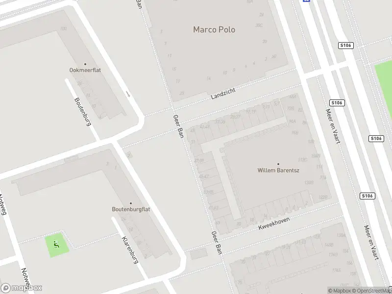 Ambulance met grote spoed naar de Geer Ban in Amsterdam