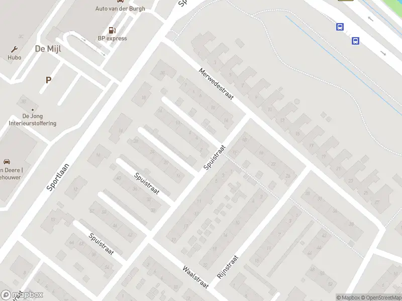 Ambulance met gepaste spoed naar de Spuistraat in Maasdam