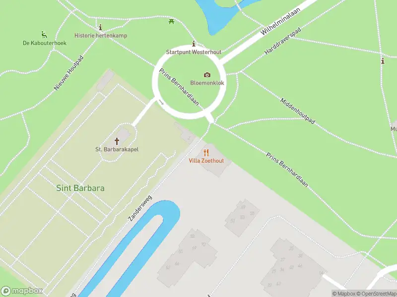 Ambulance met gepaste spoed naar de Zandersweg in Alkmaar