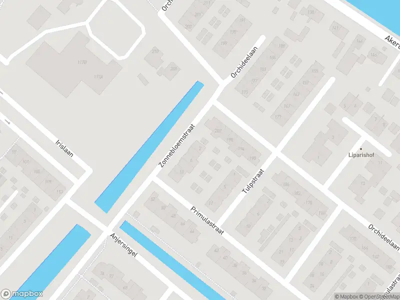 Ambulance met grote spoed naar de Zonnebloemstraat in Badhoevedorp