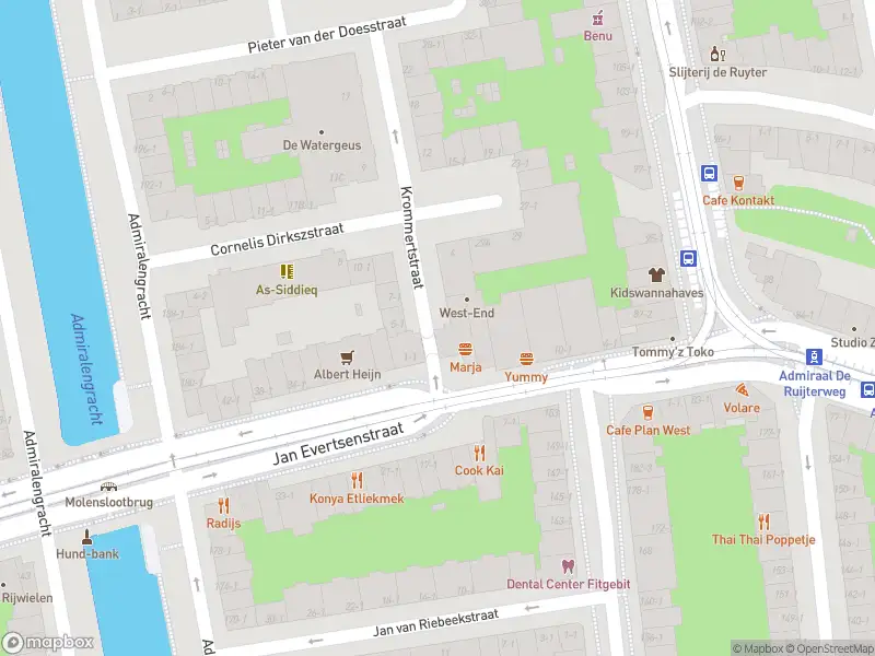 Ambulance met grote spoed naar de Krommertstraat in Amsterdam