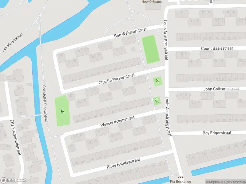 Ambulance met grote spoed naar de Boy Edgarstraat in Amsterdam