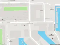 Ambulance met grote spoed naar de Nieuwpoortstraat in Amsterdam