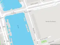Ambulance met grote spoed naar de Weesperzijde in Amsterdam