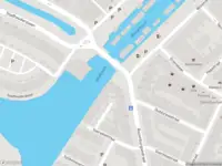 Ambulance met gepaste spoed naar de Rozenburgsestraat in Schiedam