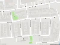 Brandweer met gepaste spoed naar de Sierdswielstraat in Leeuwarden vanwege een buitenbrand