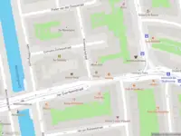 Ambulance met grote spoed naar de Krommertstraat in Amsterdam