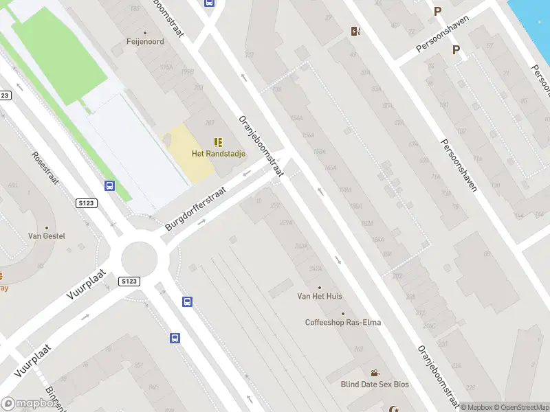 Ambulance met grote spoed naar de Oranjeboomstraat in Rotterdam