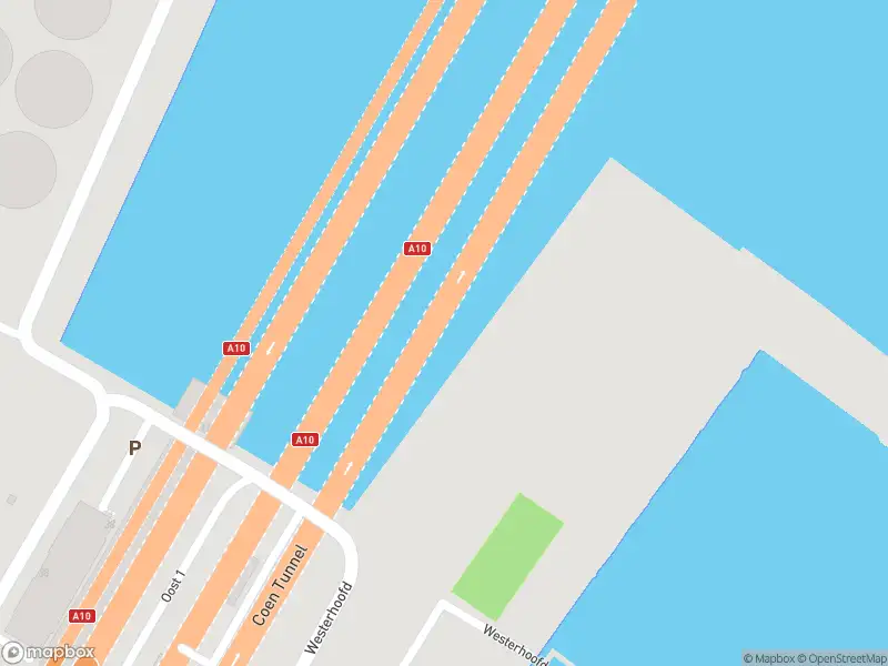 Ambulance met grote spoed naar de Westerhoofd in Amsterdam