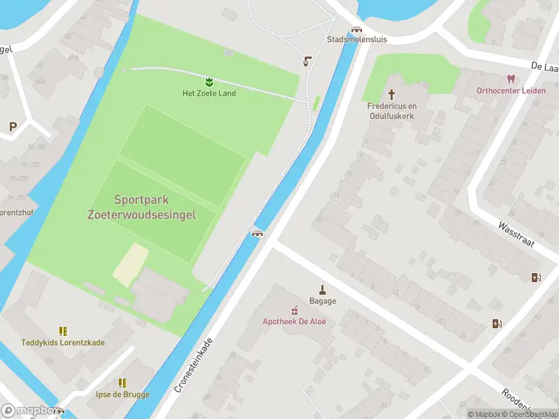 Ambulance met gepaste spoed naar de Cronesteinkade in Leiden