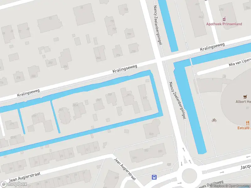 Ambulance met grote spoed naar de Kralingseweg in Rotterdam