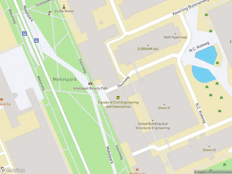 Ambulance met grote spoed naar de Stevinweg in Delft