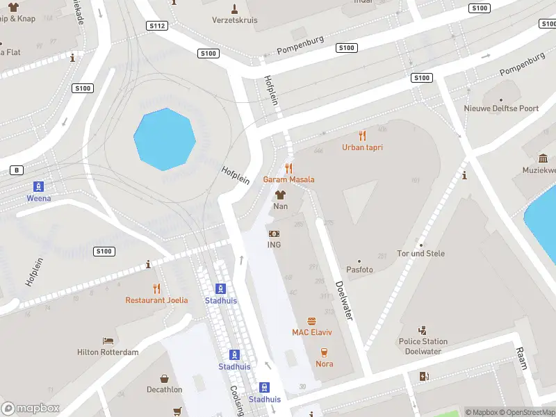 Ambulance met grote spoed naar de Doelstraat in Rotterdam