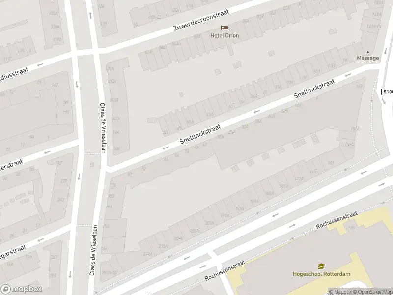 Ambulance met gepaste spoed naar de Snellinckstraat in Rotterdam