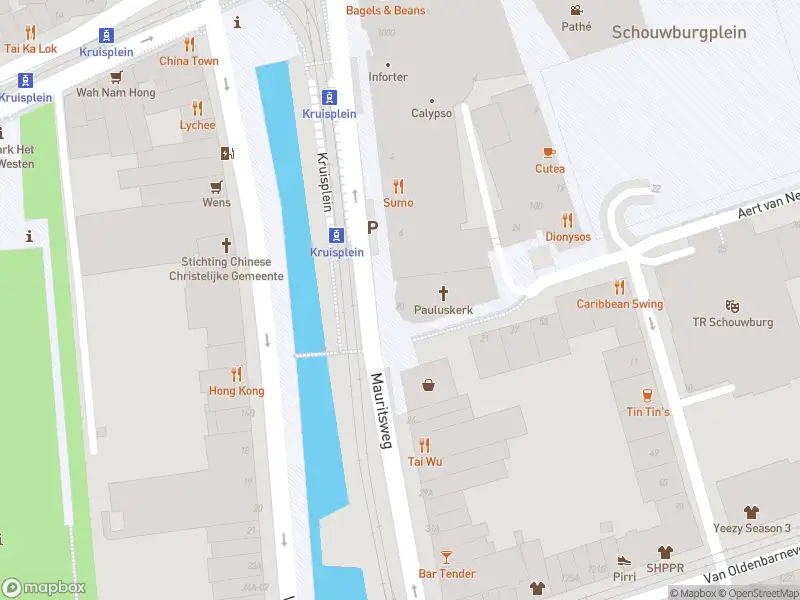 Ambulance met gepaste spoed naar de Mauritsweg in Rotterdam