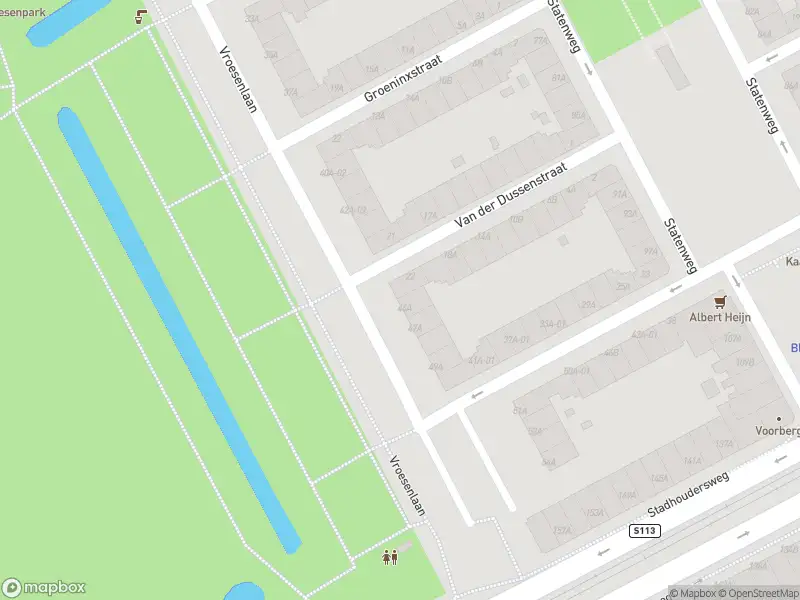 Ambulance met grote spoed naar de Vroesenlaan in Rotterdam