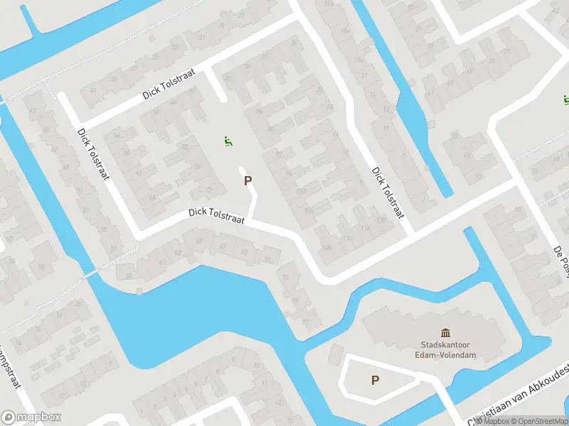 Ambulance met grote spoed naar de De Deimpt in Volendam