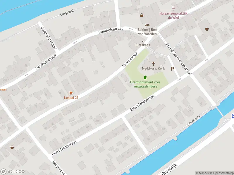 Ambulance met grote spoed naar de Torenstraat in Heukelum