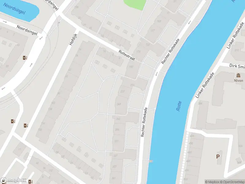 Ambulance met gepaste spoed naar de Rechter Rottekade in Rotterdam