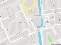 Ambulance met gepaste spoed naar de Warmoezenierstraat in Schiedam