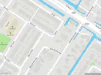 Ambulance met grote spoed naar de Akersingel in Amsterdam