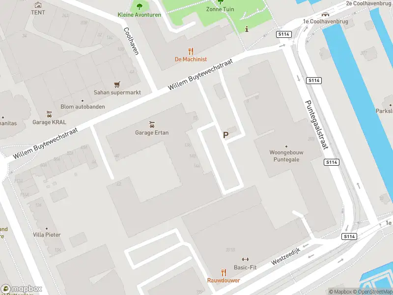 Ambulance met grote spoed naar de Kees van Dongenhof in Rotterdam