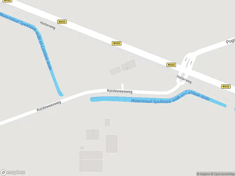 Brandweer met grote spoed naar de Portlanderdijk in Nieuw Heeten vanwege gebouwbrand