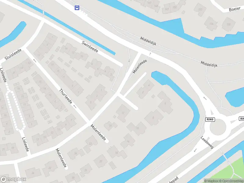 Ambulance met grote spoed naar de Molenleede in Barendrecht