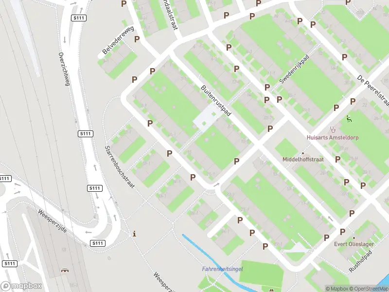 Ambulance met grote spoed naar de Vrijheit Blijheitpad in Amsterdam