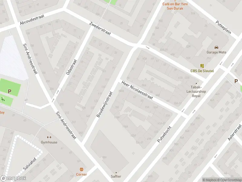 Ambulance met grote spoed naar de Boudewijnstraat in Rotterdam