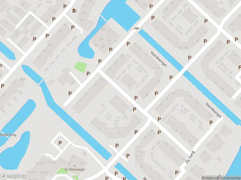 Ambulance met grote spoed naar de 't Breede Weer in Leidschendam