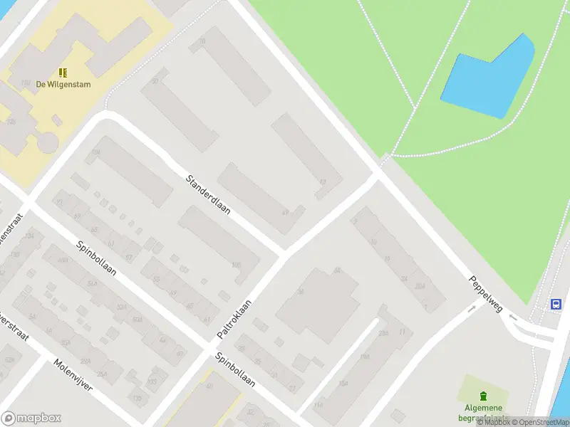 Ambulance met grote spoed naar de Paltroklaan in Rotterdam