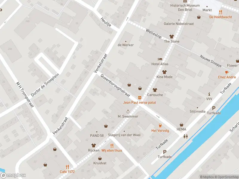 Ambulance met grote spoed naar de Queenboroughstraat in Brielle