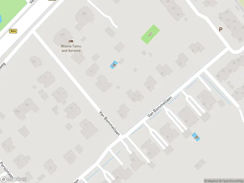 Ambulance met grote spoed naar de Van Bommellaan in Wassenaar