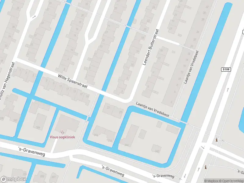 Ambulance met grote spoed naar de Leendert Butterstraat in Rotterdam